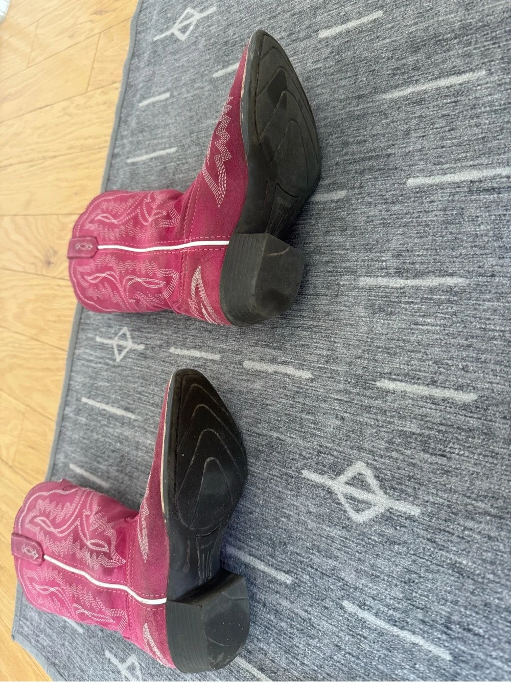 Ariat Youth Girl's Casanova Haute Pink Suede Western Boot size 11 little kids.
